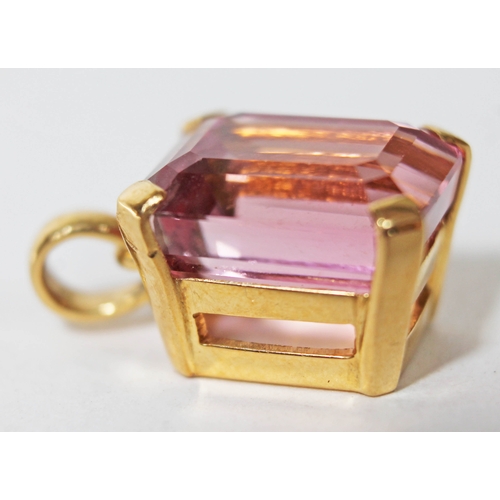 100 - A single stone natural tourmaline pendant, approx. 12 carats, mount marked '750', length 2.1cm, gros... 