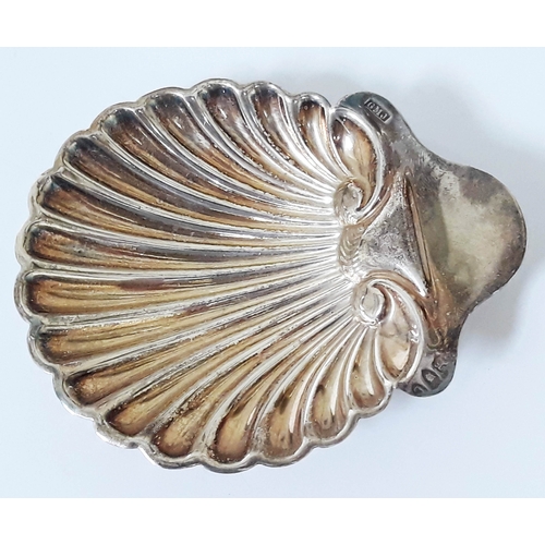 168 - A hallmarked silver half clam dish, length 10.5cm.