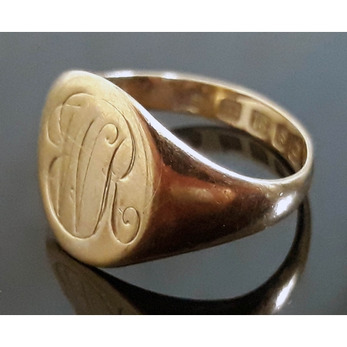 190 - A hallmarked 18ct gold signet ring, wt. 3.1g, size K/L.