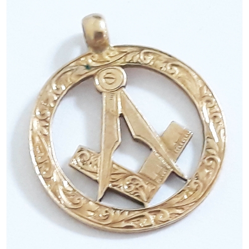 204 - An 18ct gold Masonic pendant, marked '18c', wt. 2.8g.