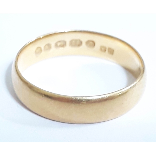 202 - A hallmarked 22ct gold wedding band, wt. 4.5g, size P.