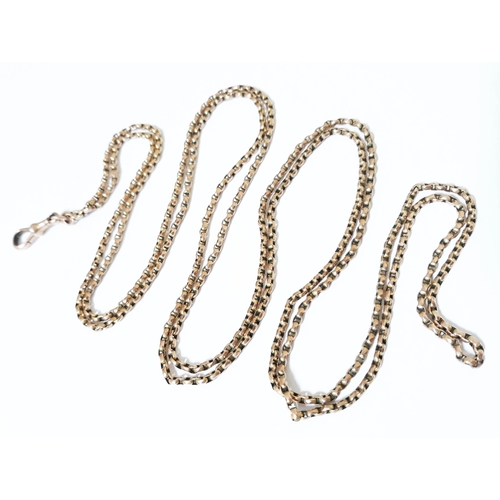 192 - A Victorian/Edwardian 9ct gold guard chain, length 140cm, wt. 21g.