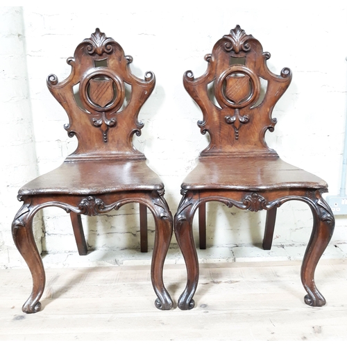 81 - A pair of William IV oak hallchairs.