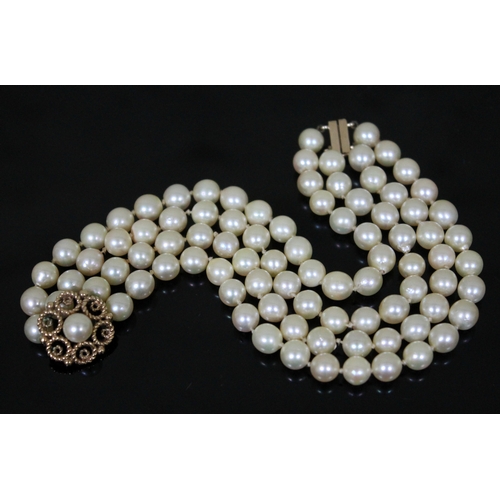 157 - A cultured pearl choker with hallmarked 9ct gold clasps, total length 37cm, bead diameter 7mm, gross... 