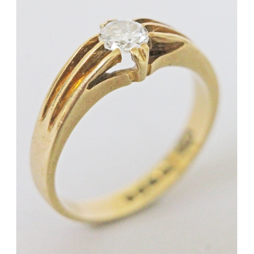 189 - A gents single stone diamond ring, the solitaire approx. 0.30 carats, band hallmarked 18ct gold, gro... 