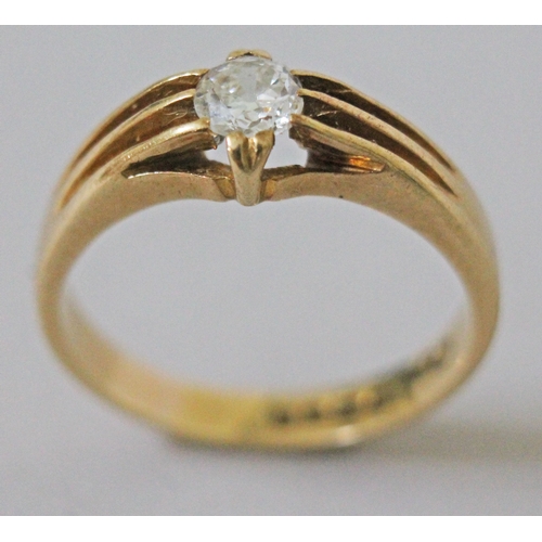 189 - A gents single stone diamond ring, the solitaire approx. 0.30 carats, band hallmarked 18ct gold, gro... 