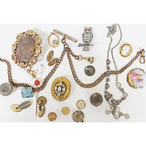 197 - A mixed lot of jewellery including Victorian yellow metal, cameo etc.