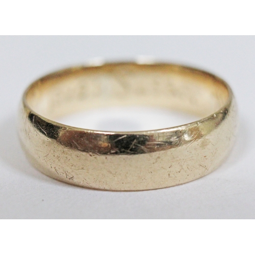 206 - A 9ct gold wedding band. wt. 7.6g, size Z+