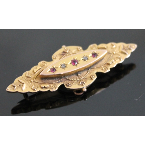 211 - A Victorian 9ct gold brooch, marked '9ct', length 4.5cm, gross wt. 3g.