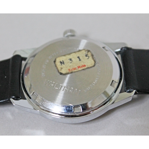 221 - A vintage Waltham stainless steel wristwatch, diam. 33mm, later leather strap.