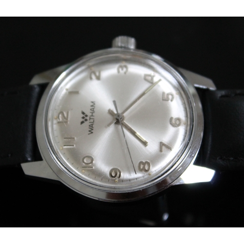 221 - A vintage Waltham stainless steel wristwatch, diam. 33mm, later leather strap.