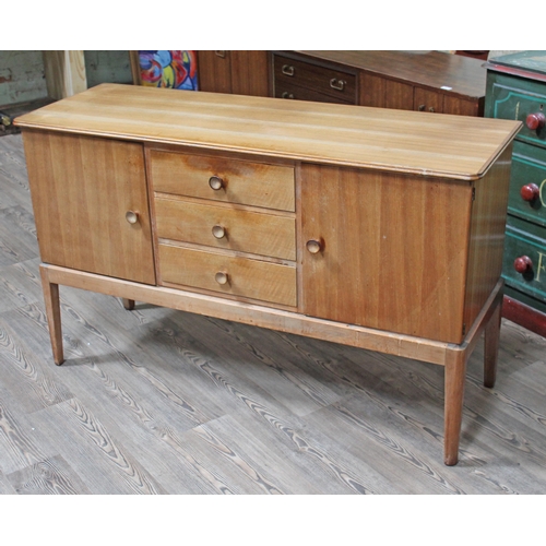 23 - A Gordon Russell Broadway walnut sideboard, length 142cm, depth 49cm & height 86cm.