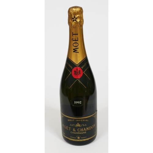 303 - Moet & Chandon 1992 Champagne 75cl.