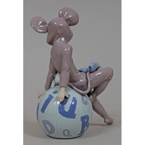 311 - A Lladro Mischievous Mouse figure no 5882, height 19cm.