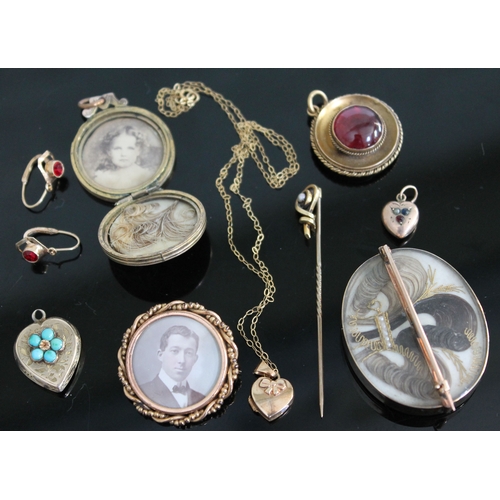 249 - A mixed lot of Victorian and later gold and yellow metal jewellery including a stick pin marked '15c... 