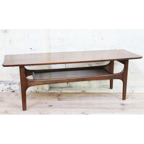 89 - A retro teak coffee table, length 117cm.