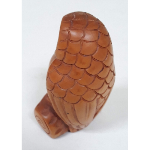 393 - A Japanese carved hardwood Netsuke, length 6cm.