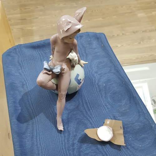 311 - A Lladro Mischievous Mouse figure no 5882, height 19cm.