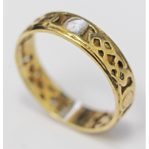 108 - A hallmarked 9ct gold pierced band, size O/P, gross weight 2.3 grams.