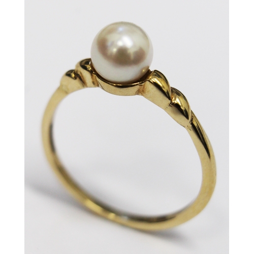 119 - A hallmarked 9ct gold ring with single pearl, size P, gross weight 2.0 grams.