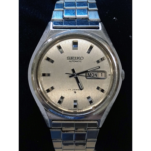 175 - A Seiko stainless steel wristwatch, diam. 36mm.