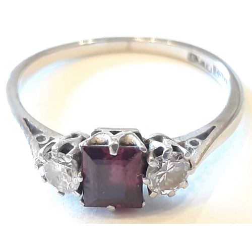 178 - An 18ct gold and platinum diamond and ruby ring, the central stone approx. 4mm x 5mm, each diamond a... 