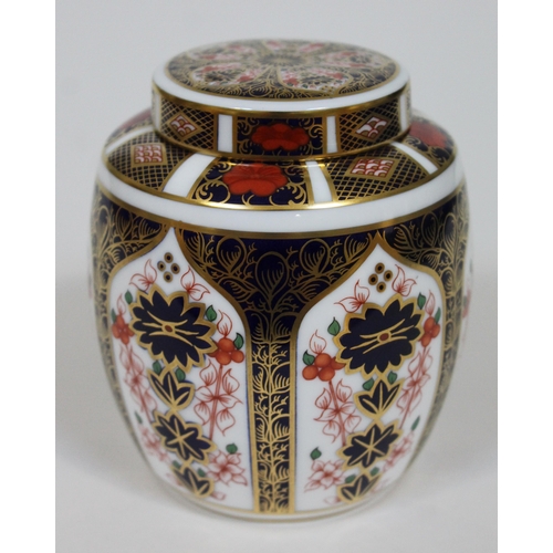 446 - A Royal Crown Derby ginger jar and cover 1128, height 11cm.