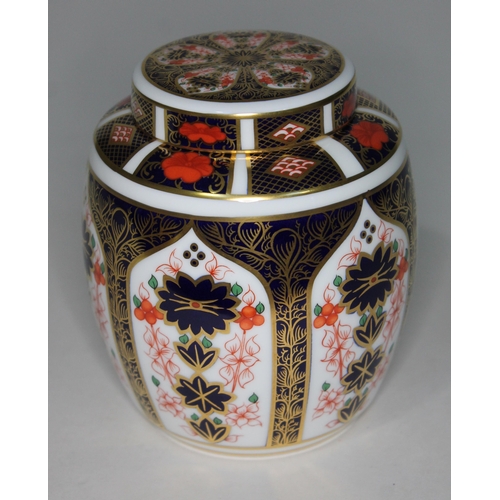 446 - A Royal Crown Derby ginger jar and cover 1128, height 11cm.