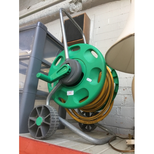 123 - A Hozelock hose reel