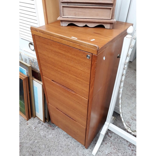 599 - A wooden filing cabinet ( no key )