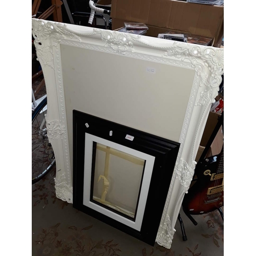 1032 - 2 picture frames