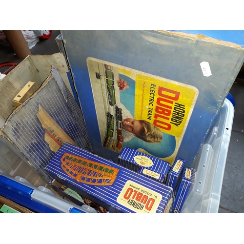 179 - A box with collection of Dublo Hornby toys