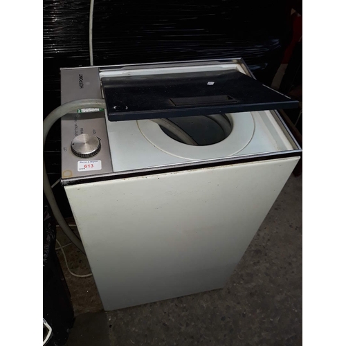 613 - A small Hotpoint spin dryer.