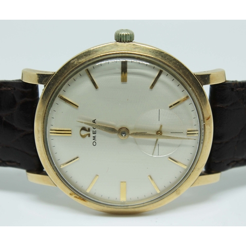 142 - A gents 9ct gold Omega watch, ref 16438959, calibre 510 movement, dial with gold makers/hands and se... 