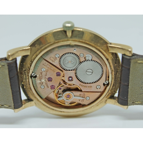 142 - A gents 9ct gold Omega watch, ref 16438959, calibre 510 movement, dial with gold makers/hands and se... 