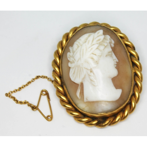 112 - A 19th century yellow metal mounted cameo brooch, length 43mm, gross wt. 14.2g.