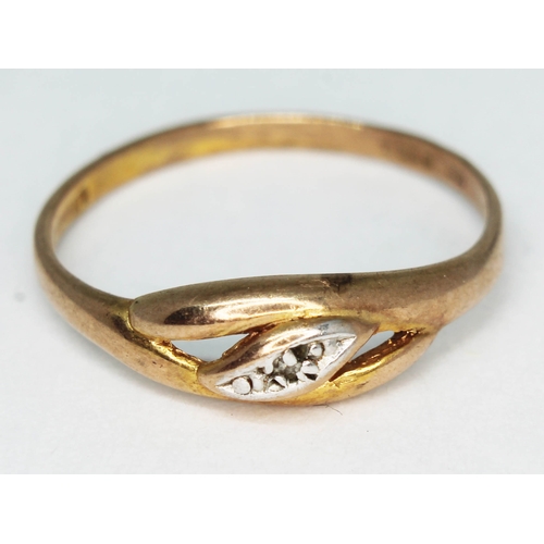 114 - A hallmarked 9ct gold ring, gross wt. 1g, size K.