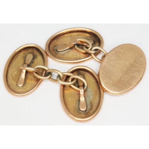 122 - A pair of hallmarked 9ct gold cufflinks, wt. 4.1g.