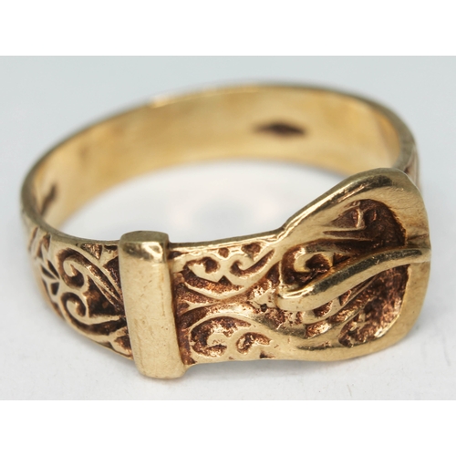 153 - A hallmarked 9ct gold buckle ring, wt. 4.9g, size W.