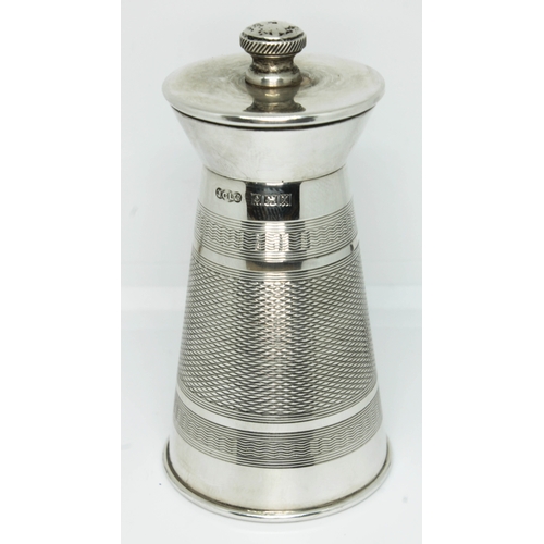 186 - A silver pepper mill, Joseph Gloster Ltd, Birmingham 1972, height 10cm.