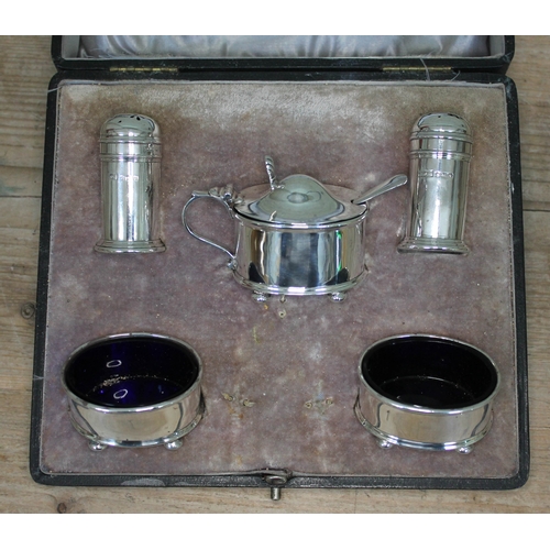 485 - A cased silver cruet, Walker & Hall, Birmingham 1920cm.