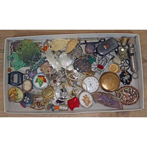 157 - A tray of bric a brac including two ACME whistles, military cap badges, mother of pearl, bone, etc.