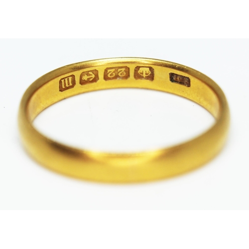 174 - A hallmarked 22ct gold wedding band, wt. 3.6g, size Q.