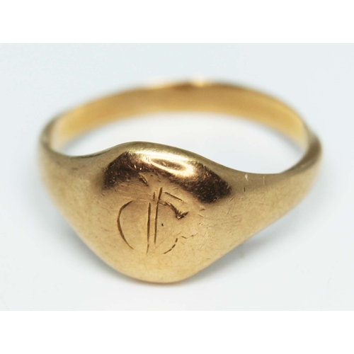 175 - A gold signet ring, unmarked, wt. 4.1g, size Q.