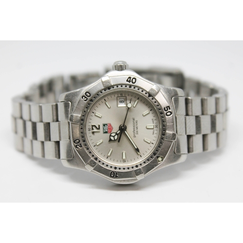 199 - A ladies stainless steel Tag Professional 200 Meters wrist watch, case diam. 29mm.