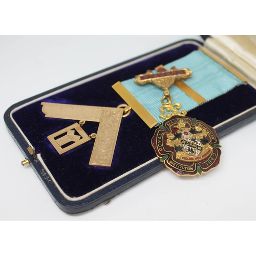 233 - A hallmarked 15ct gold Masonic medal approx. gross wt. 21g and another gilt metal Masonic medal.