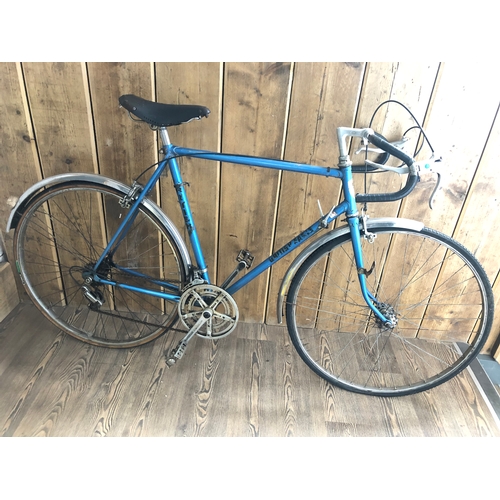 574 - A vintage Falcon British Eagle 57cm road touring bicycle with mixed vintage components including Shi... 