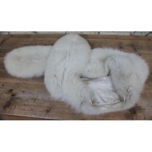 552 - A vintage white fur stole with central crochet ware line, possibly arctic fox, having M. Fletcher So... 