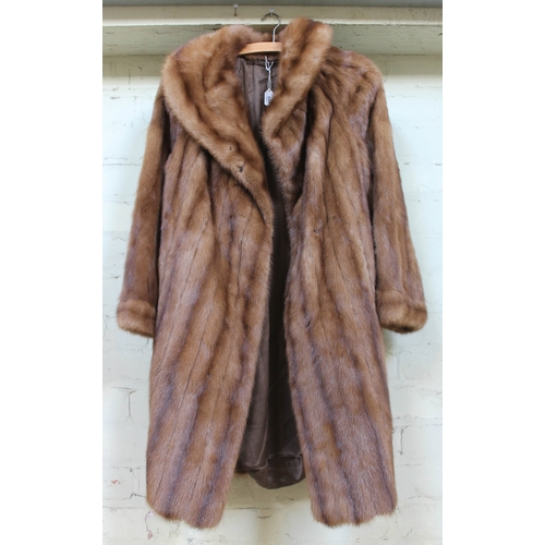 554 - A vintage half length brown mink fur coat with hat, size 8 UK.