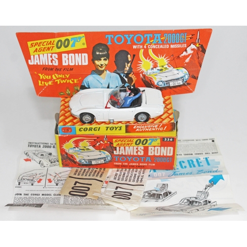 319 - Corgi 336 James Bond You Only Live Twice Toyota 2000GT, complete with two figures, four missiles in ... 